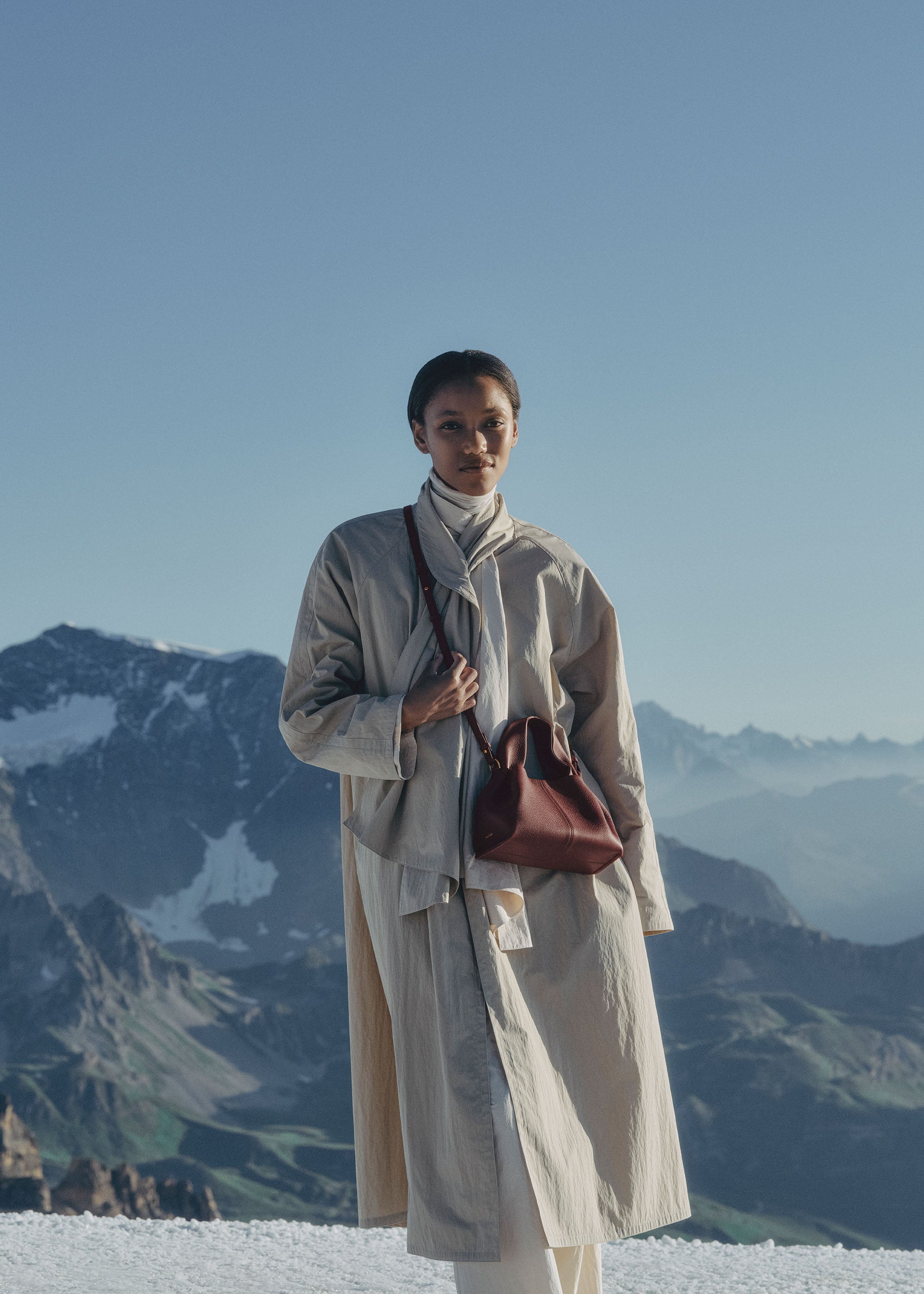 ALMA Tote – Mini | Svart Körsbär