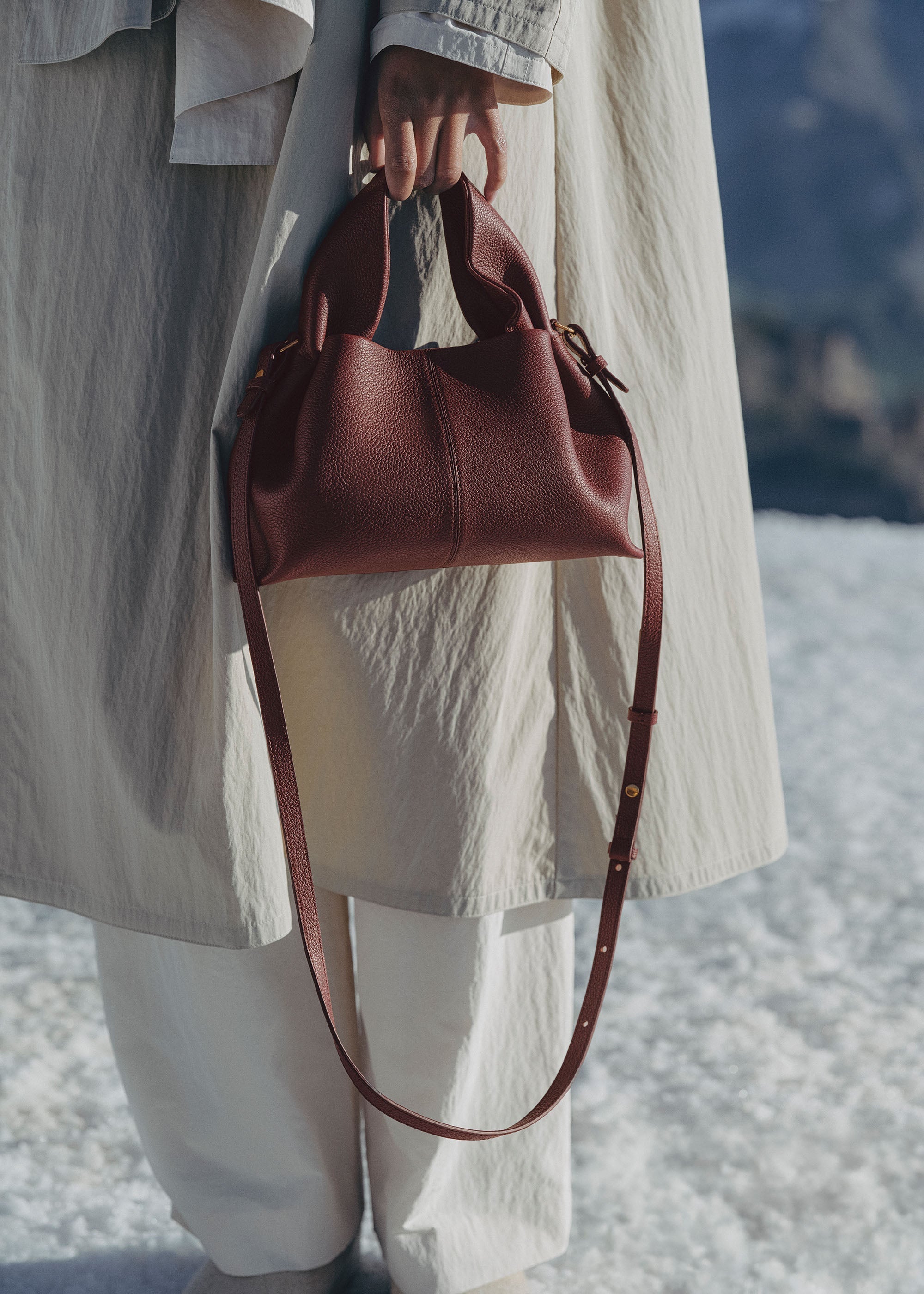 ALMA Tote – Mini | Svart Körsbär