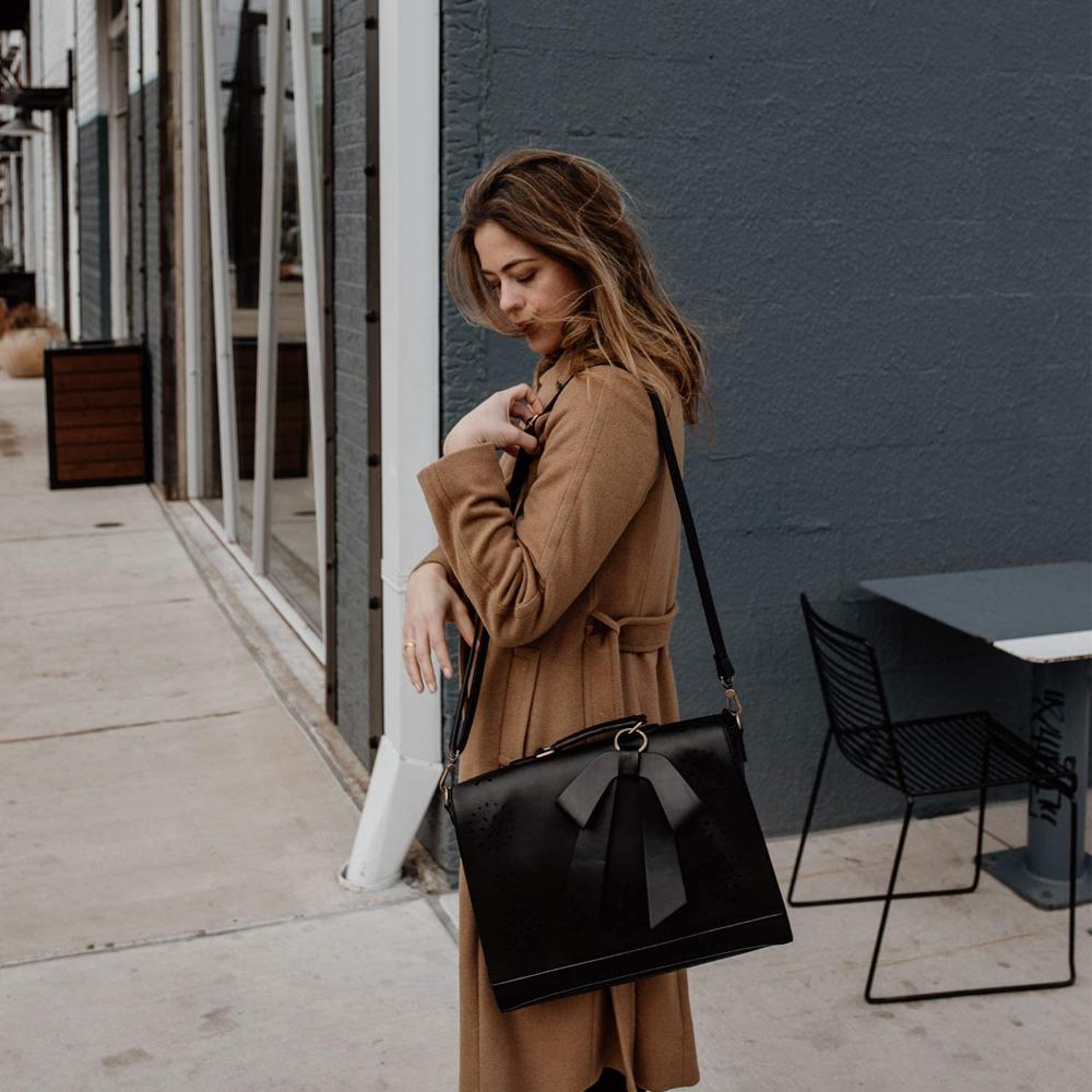 Bernadette – Axelväska med rosetter