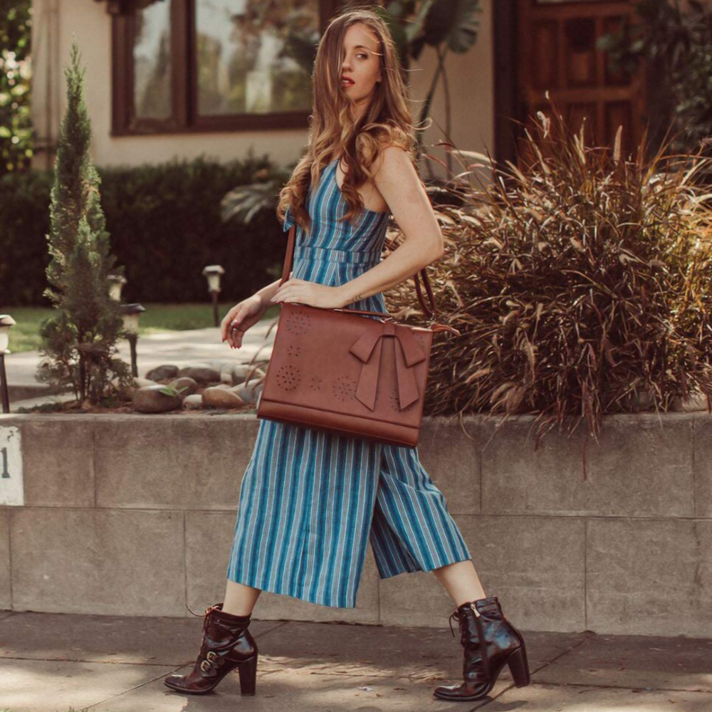 Bernadette – Axelväska med rosetter