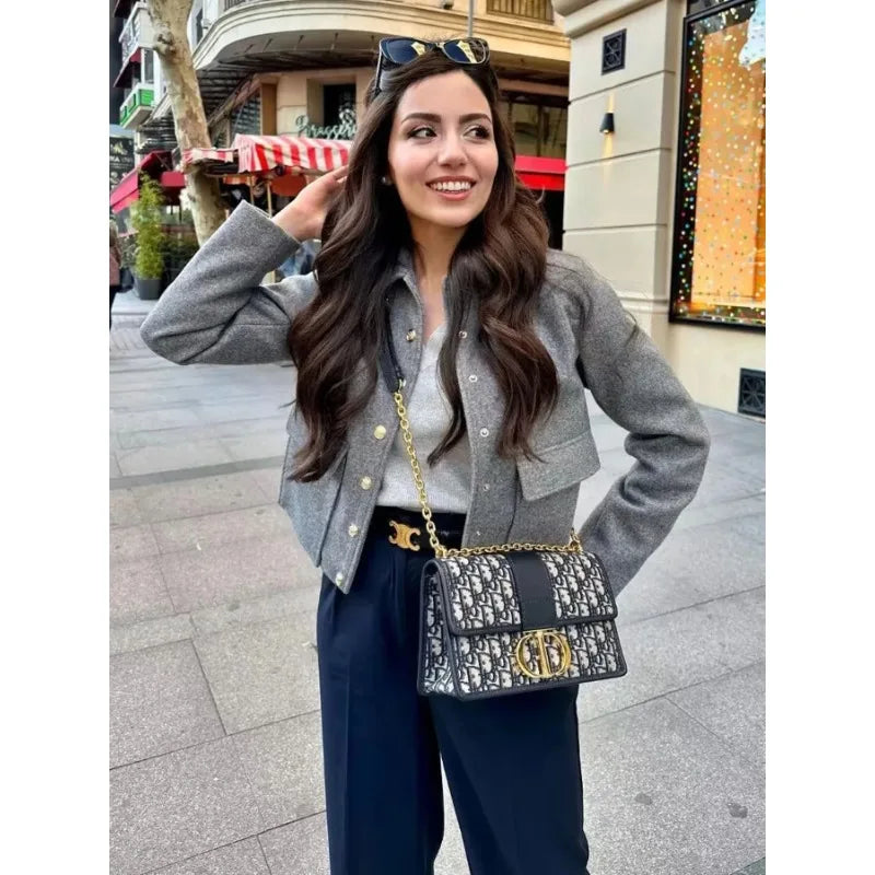 Jeanette | Damers Kort Casual Jacka med Knapplåsning