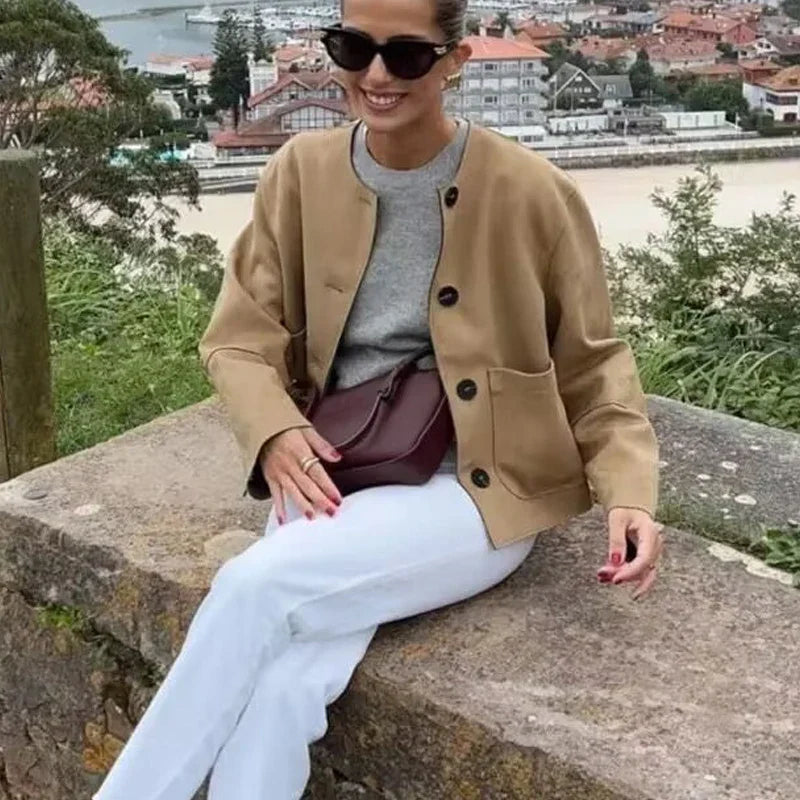 Karina | Kvinno Kort Casual Jacka med Fronknappar