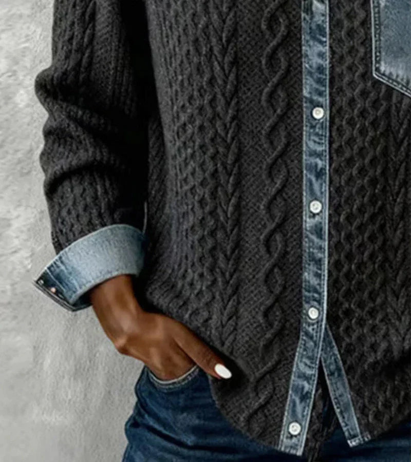 Ambra | Top i Stickad Patchwork med Denimdetaljer