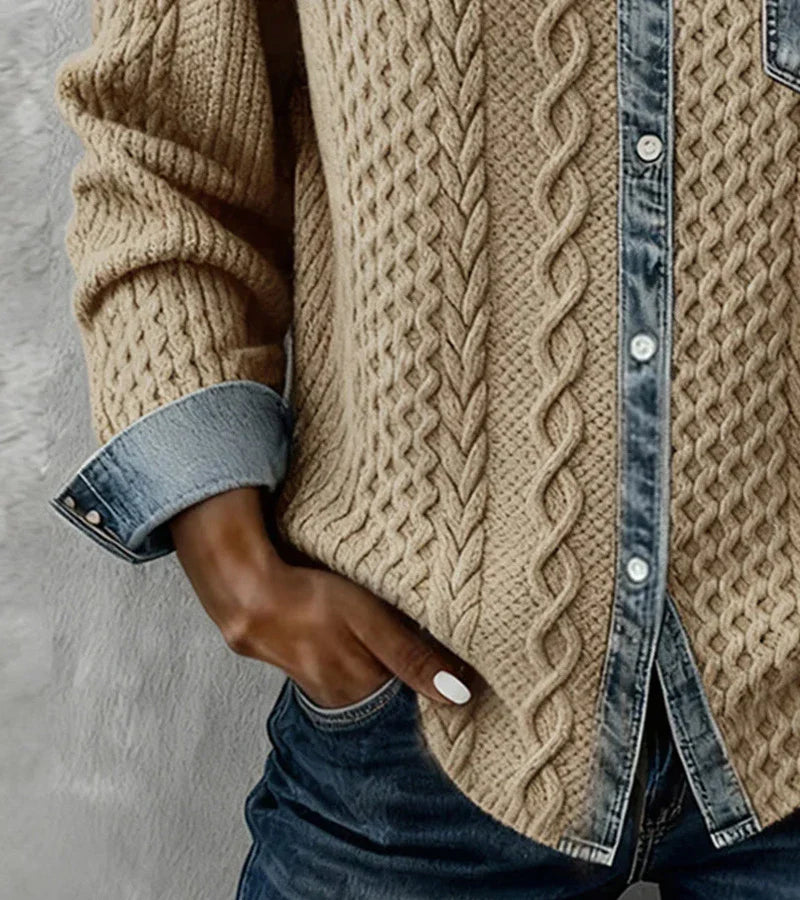 Ambra | Top i Stickad Patchwork med Denimdetaljer